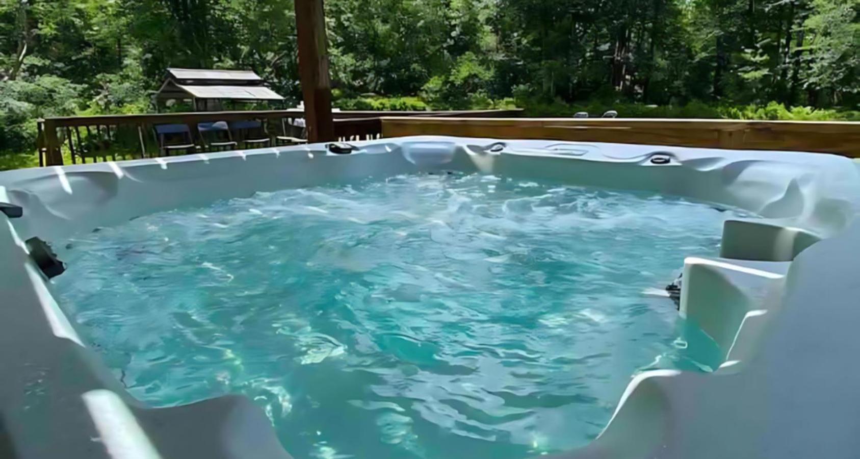 Peaceful Pocono Home With Hot Tub, Gym, & Office Long Pond 외부 사진