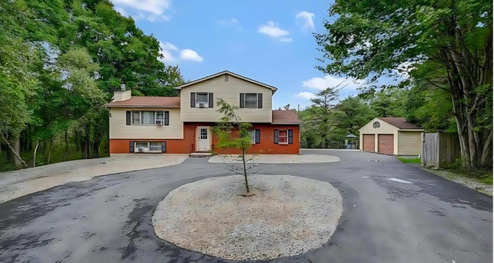 Peaceful Pocono Home With Hot Tub, Gym, & Office Long Pond 외부 사진