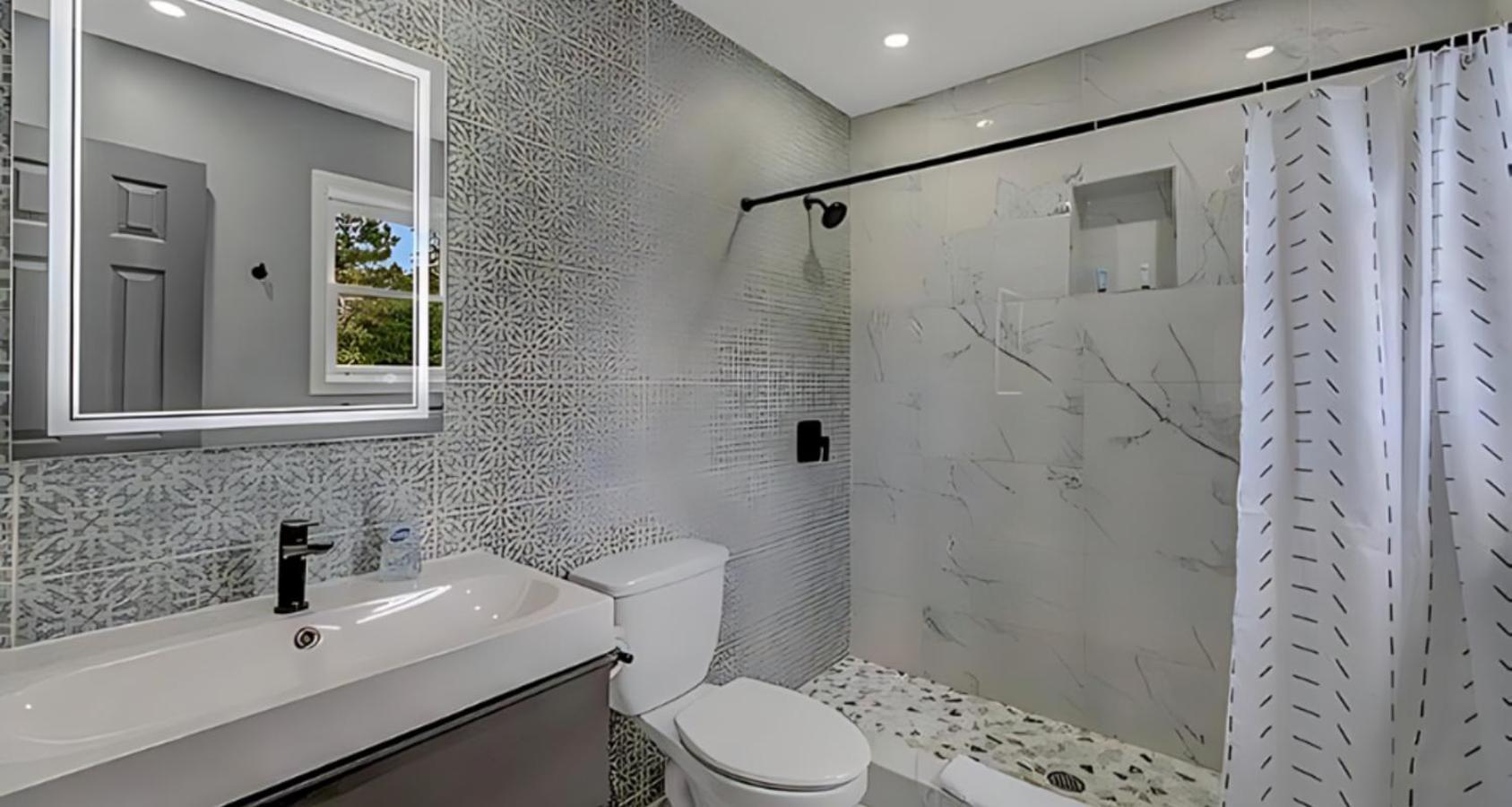 Peaceful Pocono Home With Hot Tub, Gym, & Office Long Pond 외부 사진