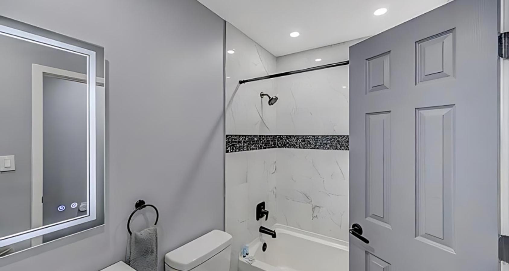 Peaceful Pocono Home With Hot Tub, Gym, & Office Long Pond 외부 사진