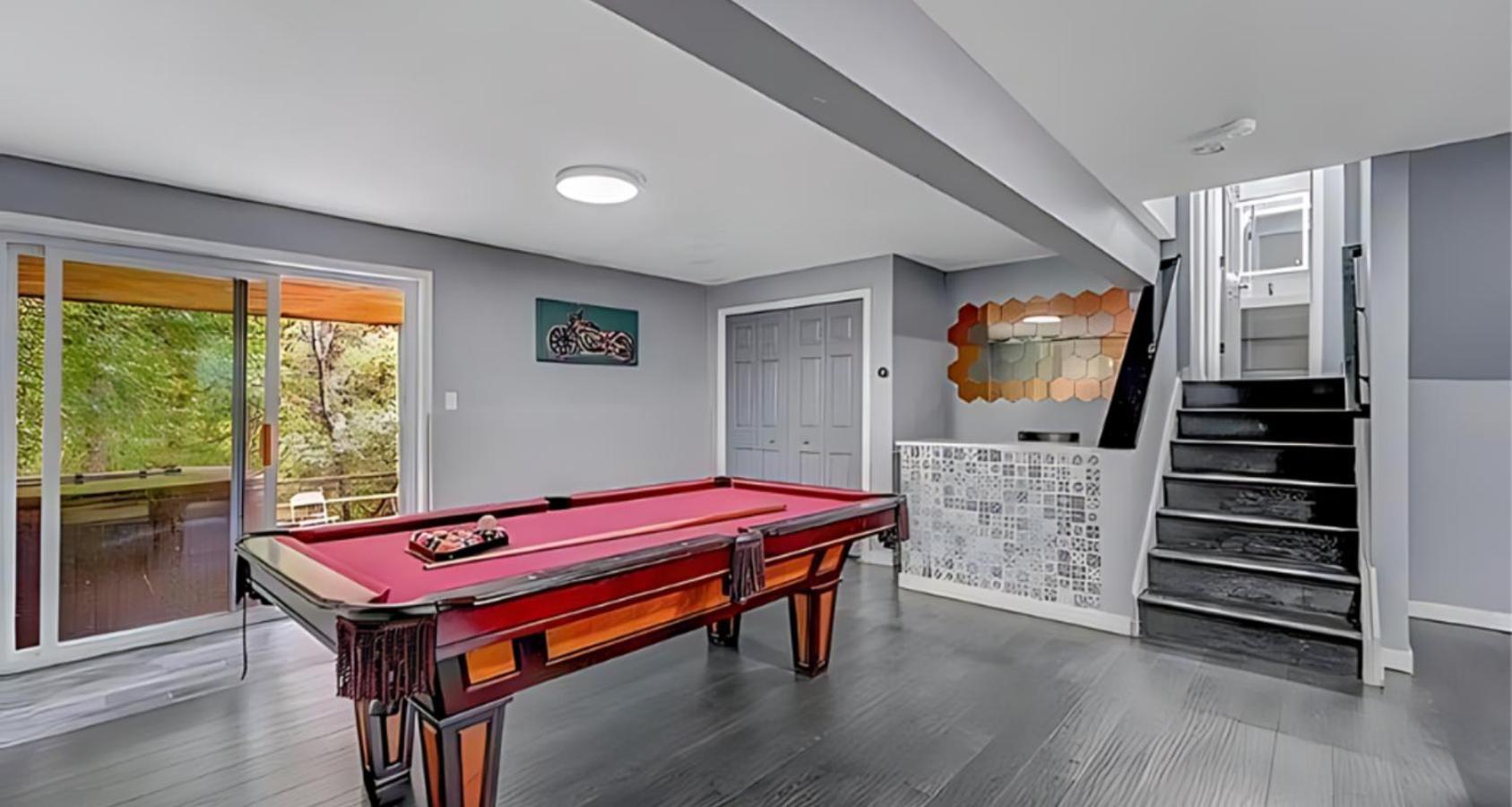 Peaceful Pocono Home With Hot Tub, Gym, & Office Long Pond 외부 사진