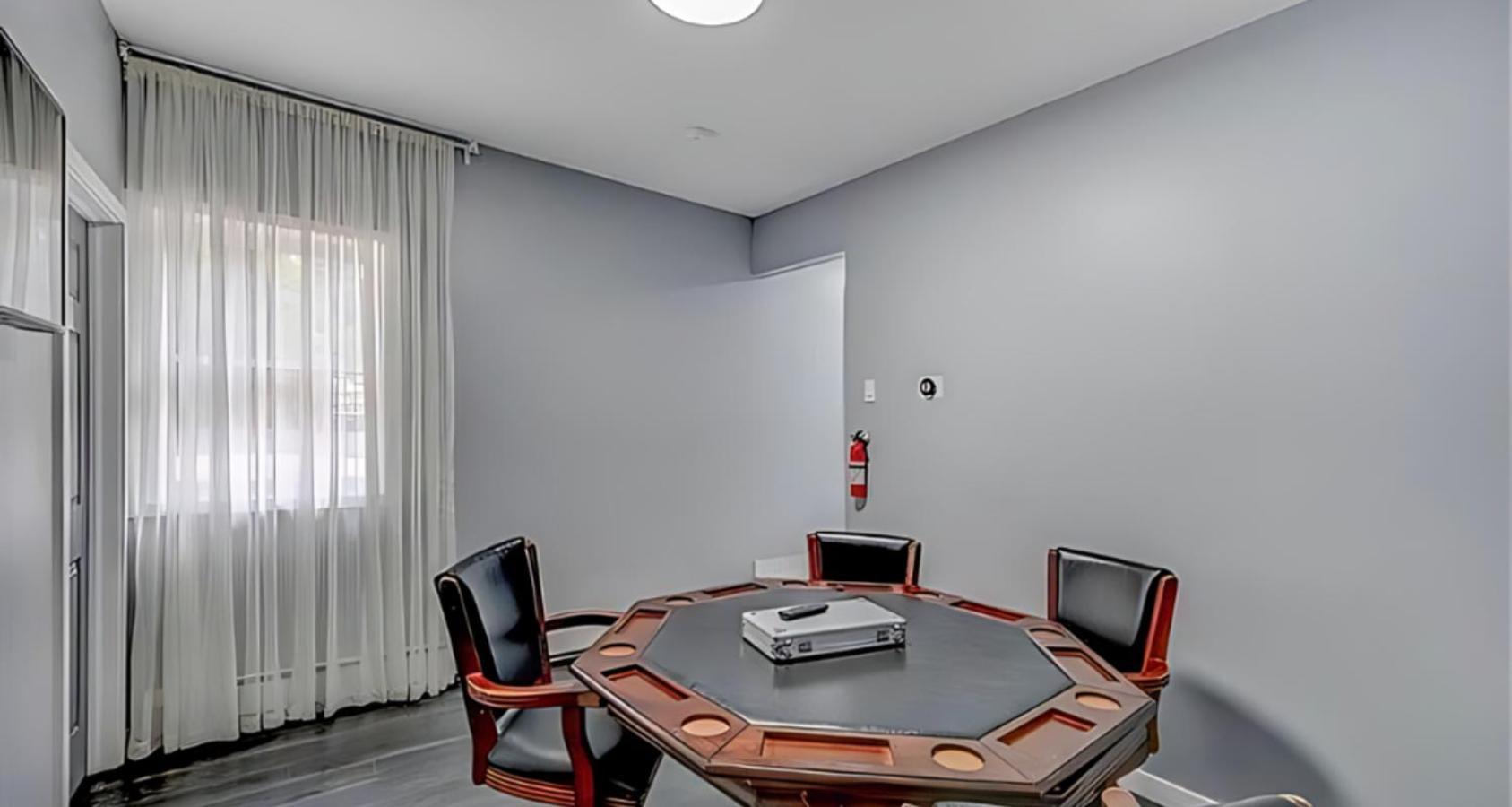 Peaceful Pocono Home With Hot Tub, Gym, & Office Long Pond 외부 사진