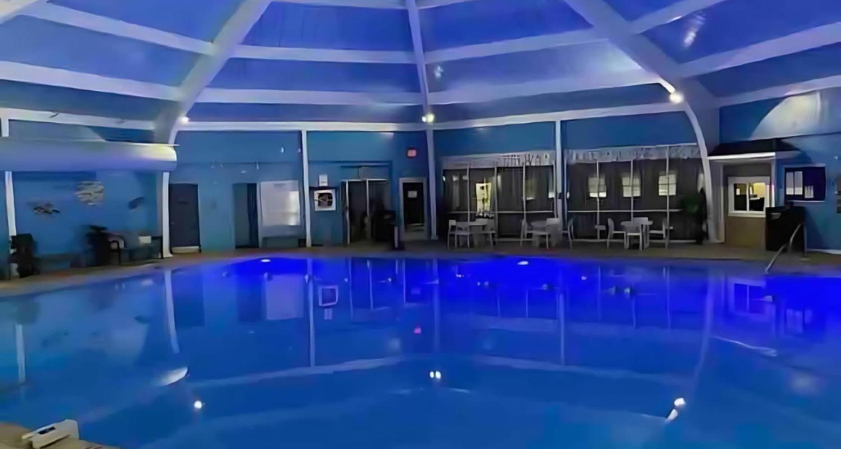 Peaceful Pocono Home With Hot Tub, Gym, & Office Long Pond 외부 사진