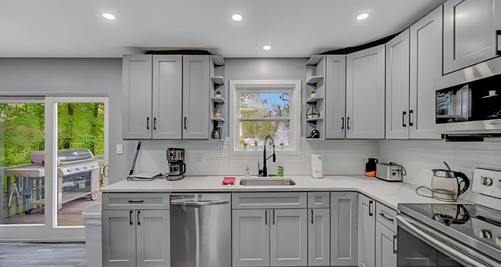 Peaceful Pocono Home With Hot Tub, Gym, & Office Long Pond 외부 사진