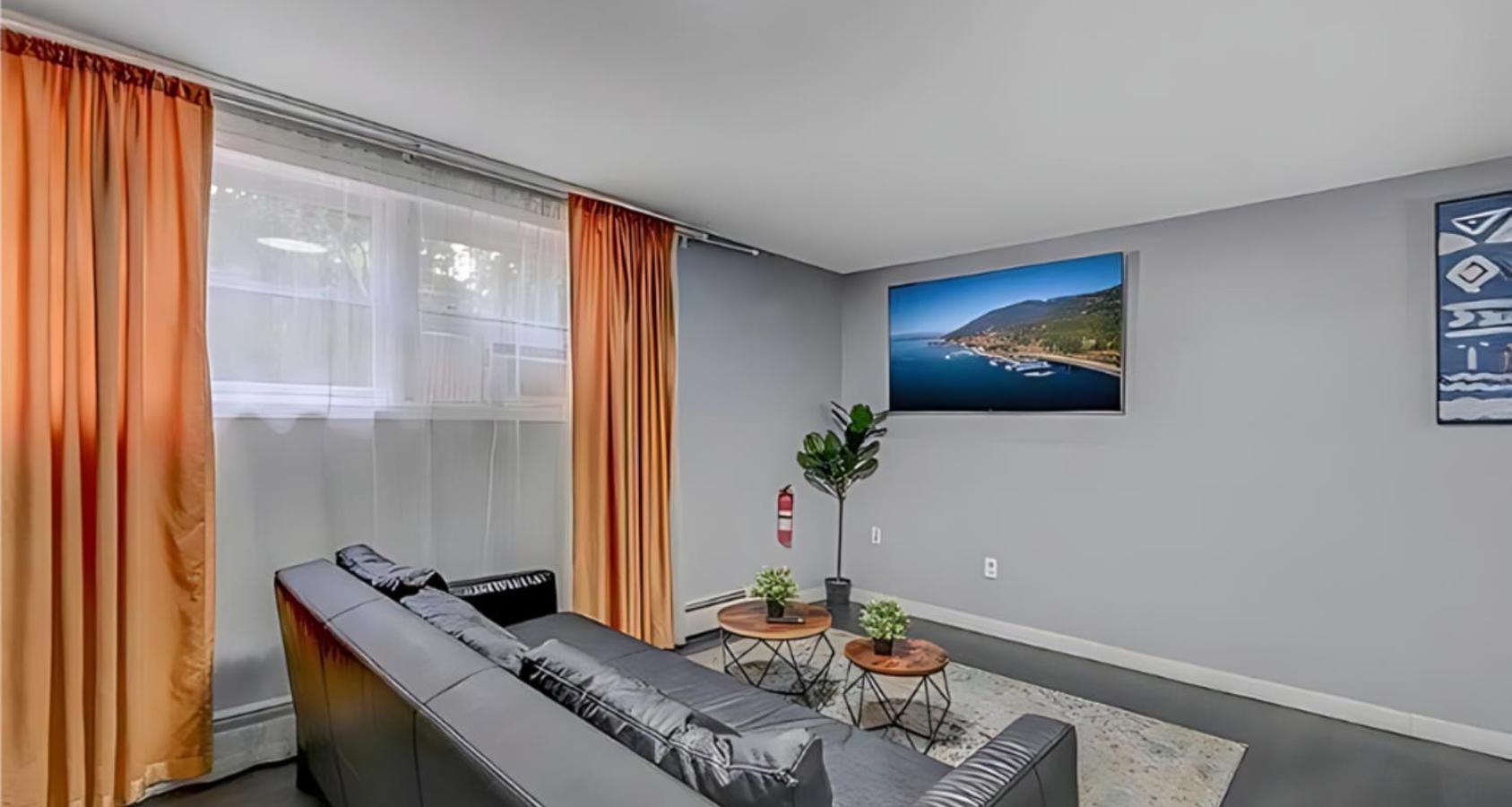 Peaceful Pocono Home With Hot Tub, Gym, & Office Long Pond 외부 사진