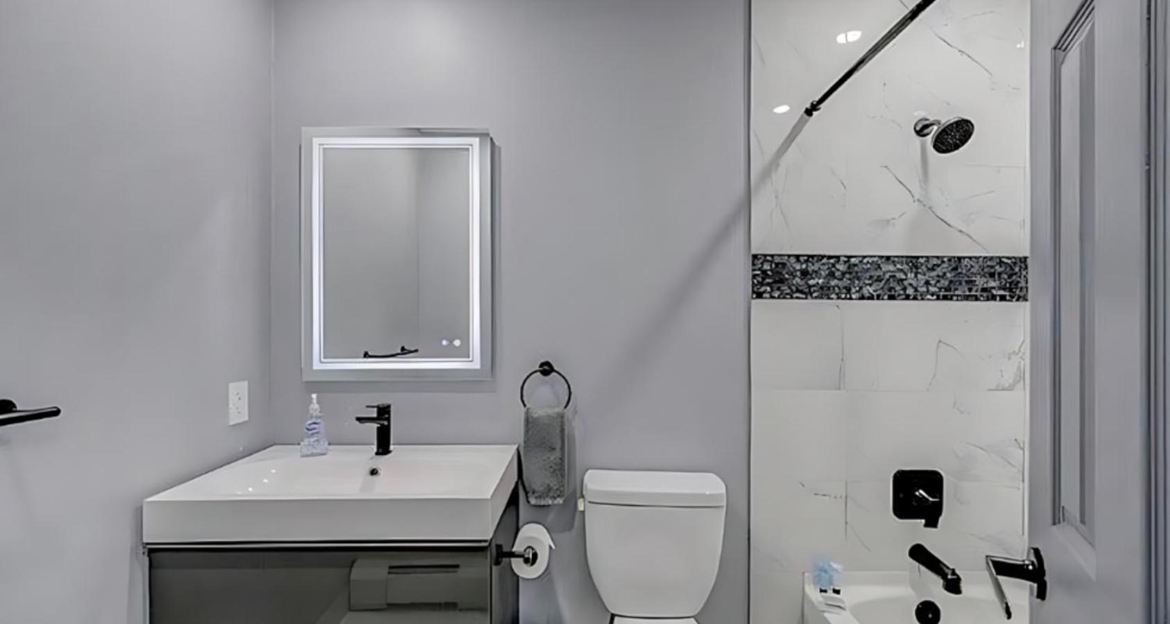 Peaceful Pocono Home With Hot Tub, Gym, & Office Long Pond 외부 사진