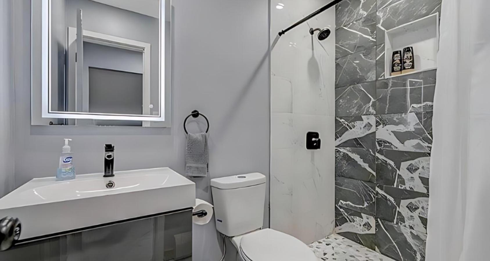 Peaceful Pocono Home With Hot Tub, Gym, & Office Long Pond 외부 사진