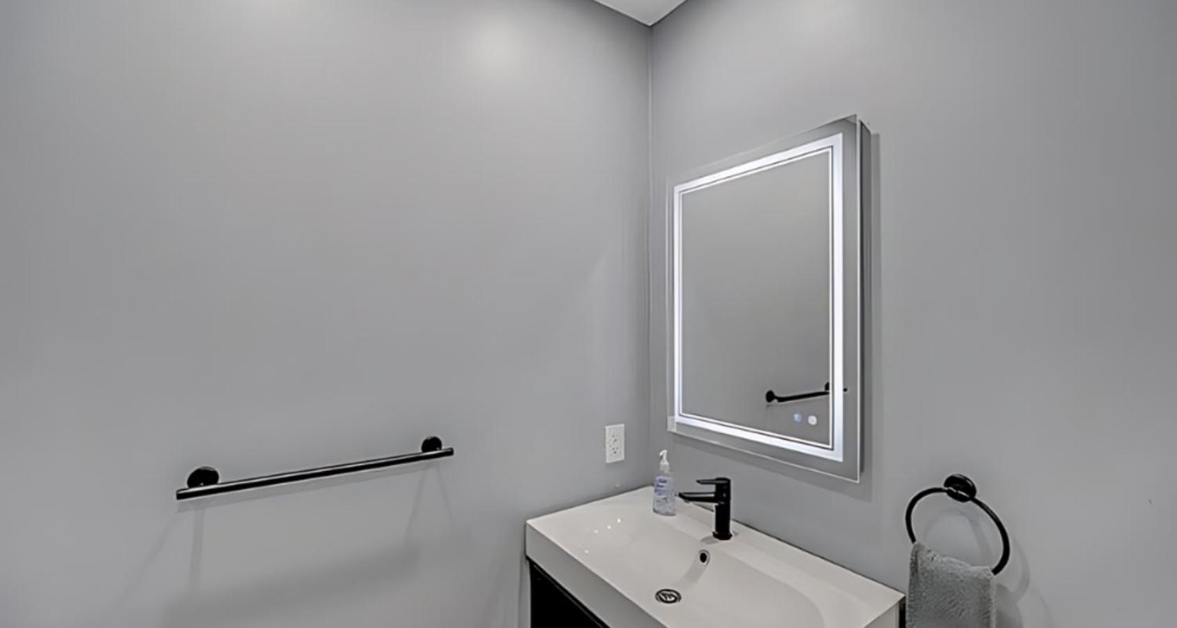 Peaceful Pocono Home With Hot Tub, Gym, & Office Long Pond 외부 사진