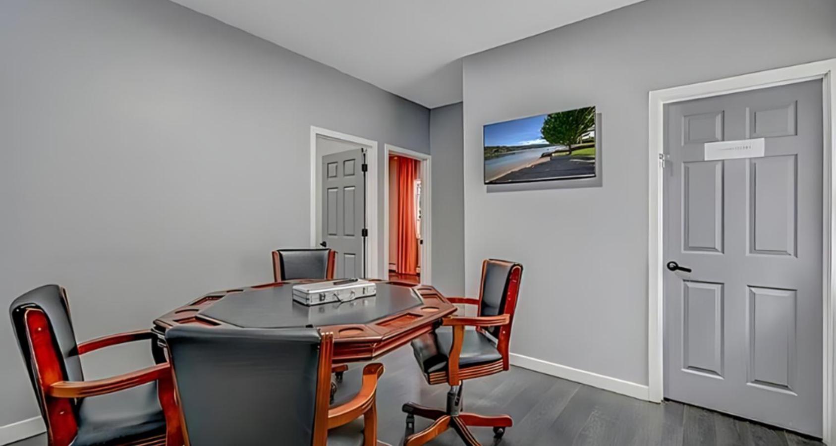 Peaceful Pocono Home With Hot Tub, Gym, & Office Long Pond 외부 사진